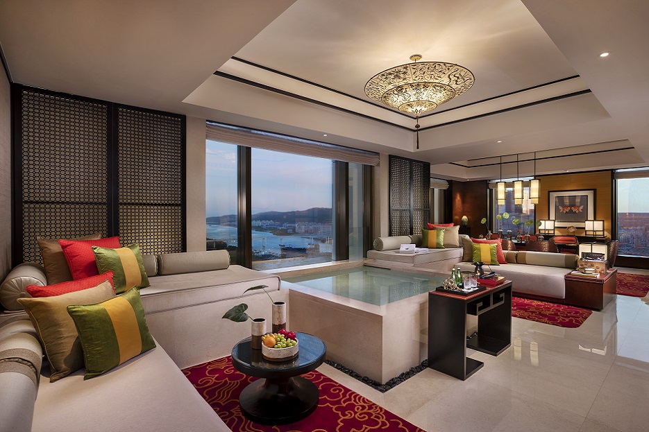 Signature pool suite 935x623px